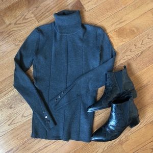 NWT T Tahari ribbed turtleneck sweater S small